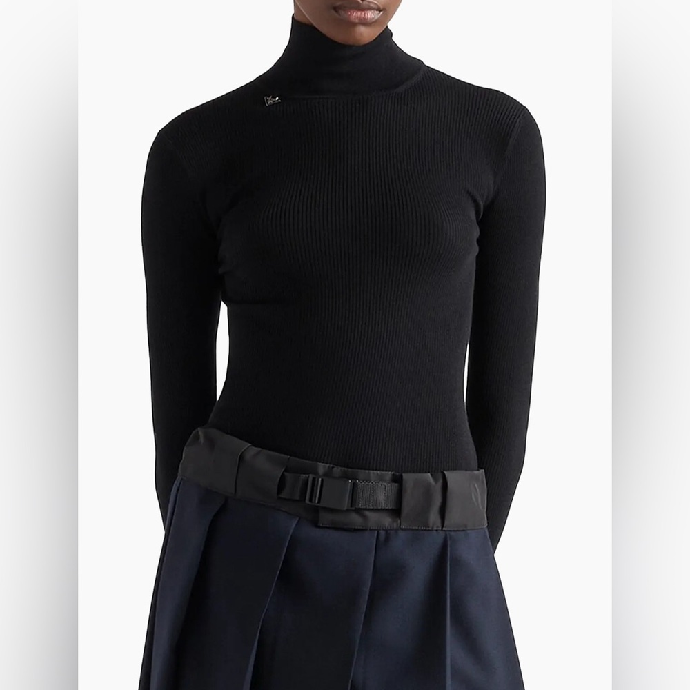 Prada women’s black wool longsleeve turtleneck size 36 small - Picture 2 of 10